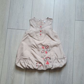 Robe beige et rouge. Fille 12 mois