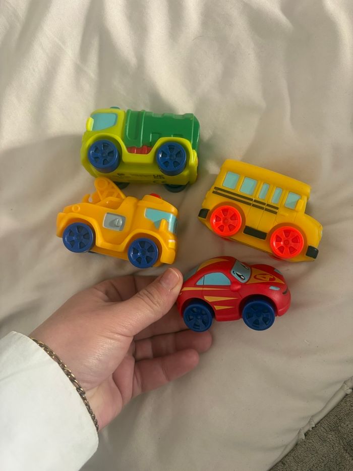 4 voiture en silicone - photo numéro 2