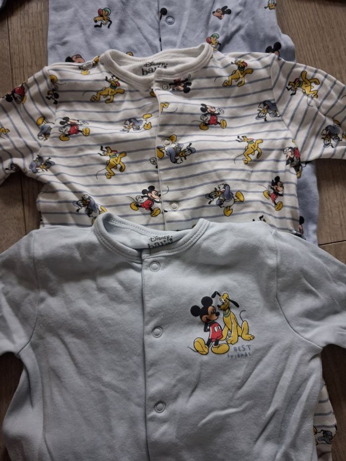 Lot 3 pyjamas Mickey Disney 6 mois neufs - photo numéro 2