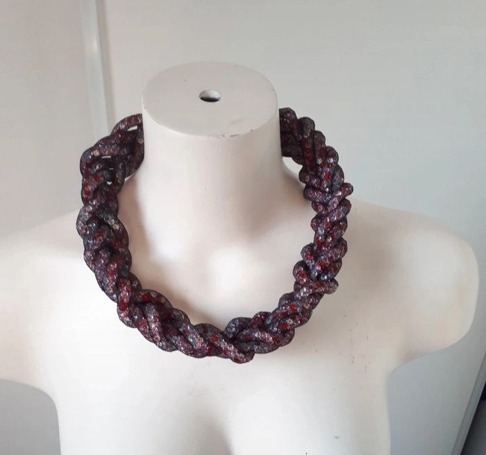 Gros collier nylon et perle rouge violet h&m - photo numéro 2