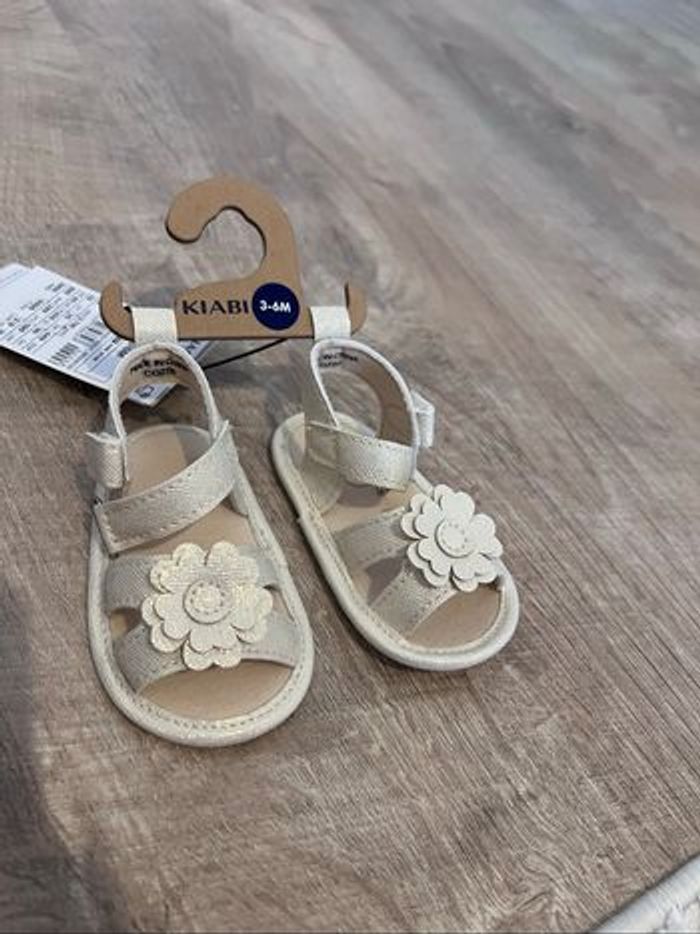 Sandales bébé fille beige neuf avec étiquette