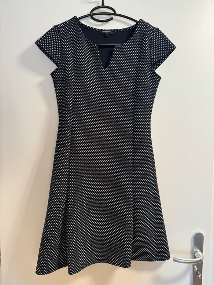 Robe bleue marine à motifs blancs