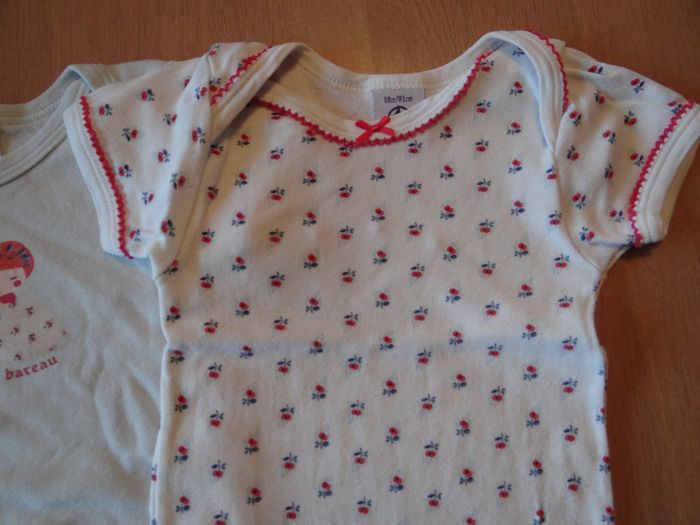 Bodies manches courtes, 18 mois, bébé fille. Petit Bateau - photo numéro 2