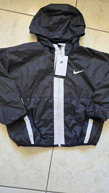NEUF (non porté) 🏷🥰😍🤩 superbe coupe vent NIKE mixte taille 10 ans 🤩😍🥰