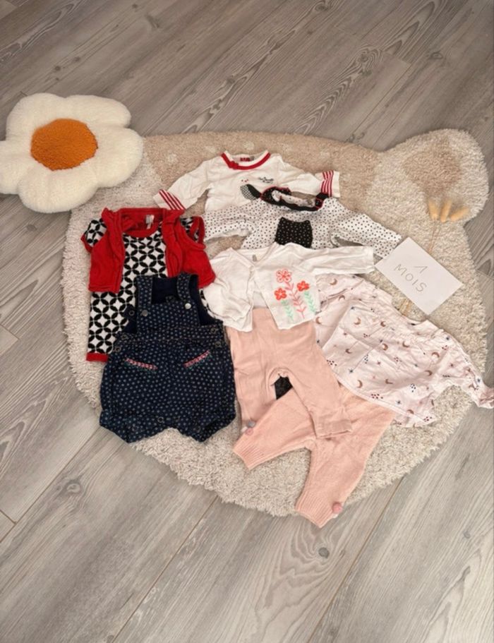 Lot vêtements 1 mois fille