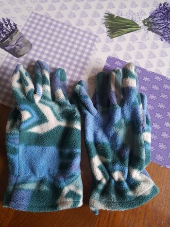 Paire de gants bleus en maille polaire, marque Decathlon, taille S