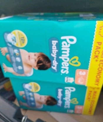 272 couche Pampers taille 3 