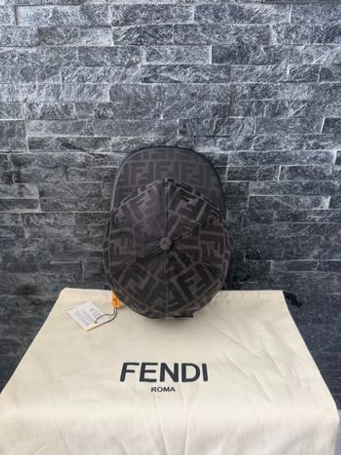 Casquette fendi - photo numéro 7