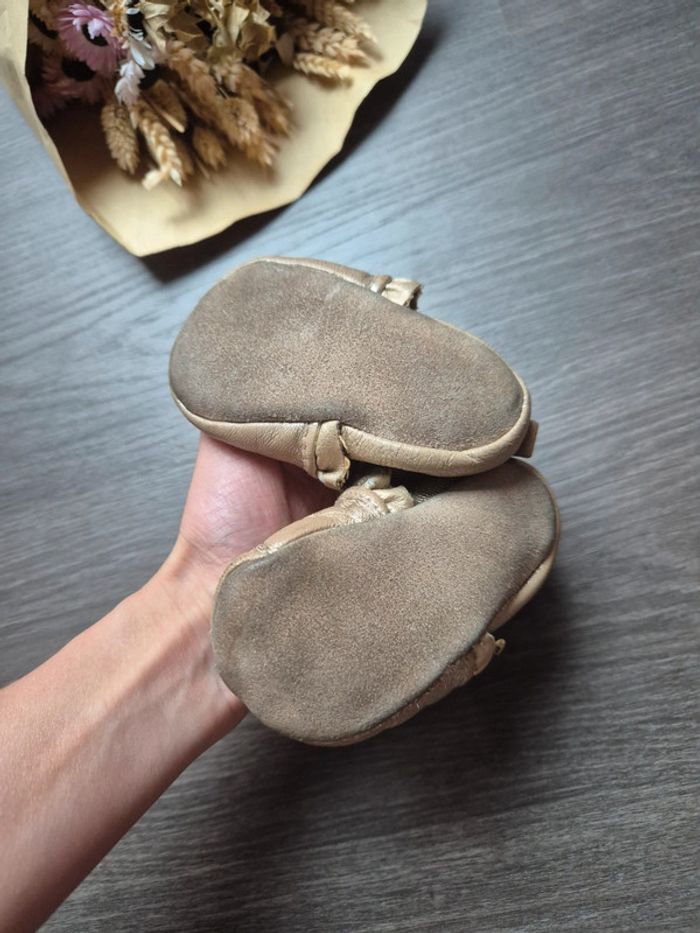 Magnifiques chaussons dorés TAO 3-6 mois - photo numéro 3