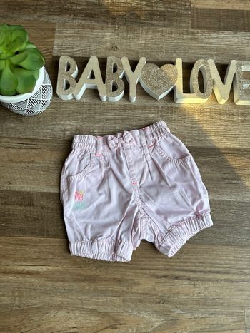 - Short Tissaia      - 9 mois - Très bon état  