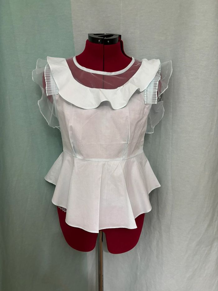 Blouse forme peplum à volants bleu clair