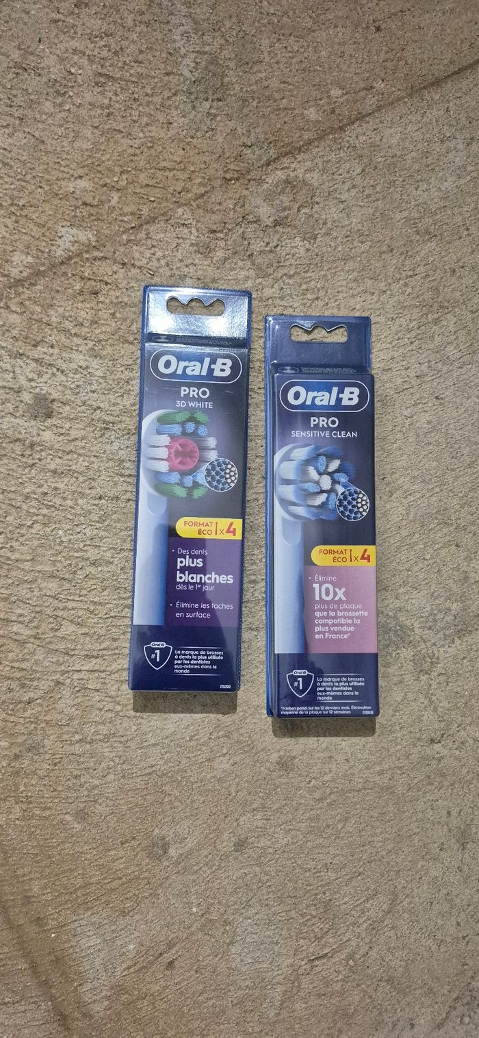 Lot de 8 brossettes Oral B sensitive / 3D White