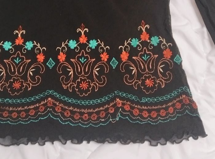 Haut elasthane fluide brodée - photo numéro 3