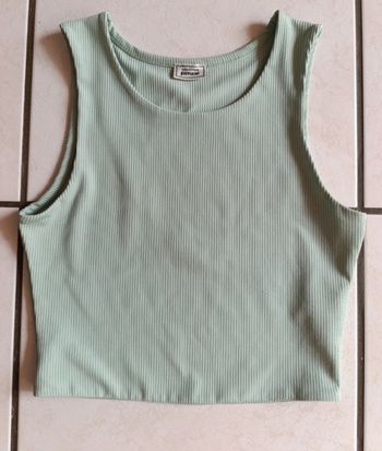 Haut court vert amande 