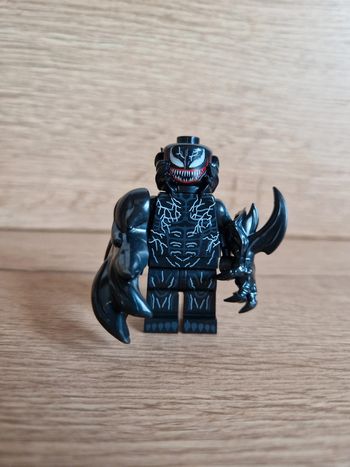 Figurine type lego Vénom Spiderman 6cms de haut Marvel