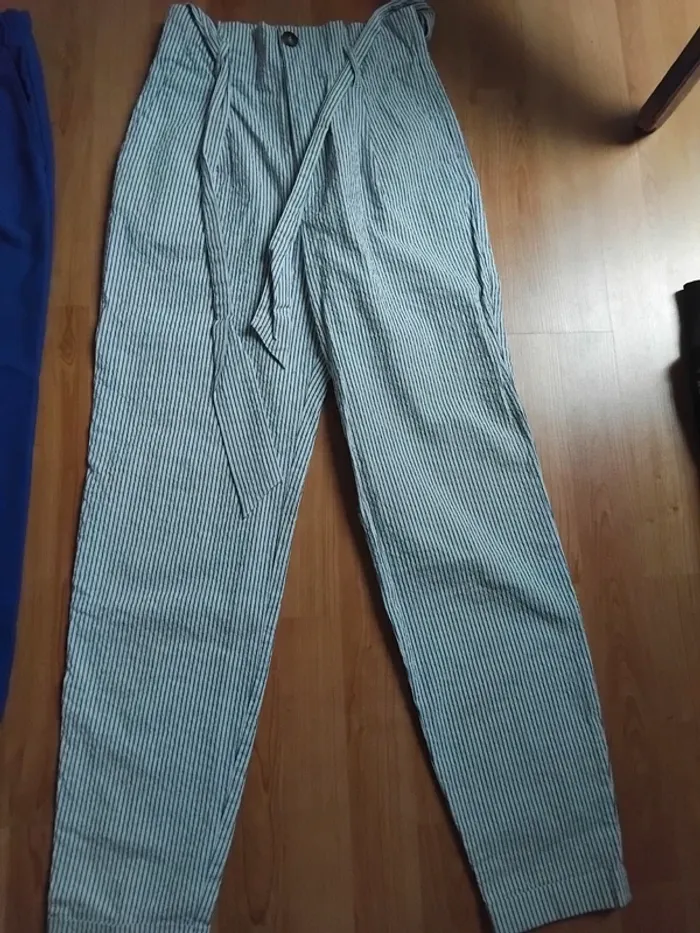 Lot de 3 pantalons habillés  taille xs - photo numéro 2