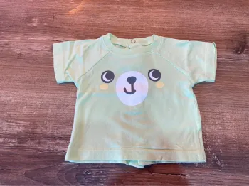 T-shirt manches courtes .