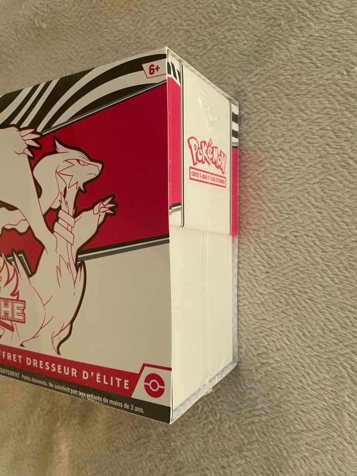 Coffret Pokémon ETB 10.5 - photo numéro 2