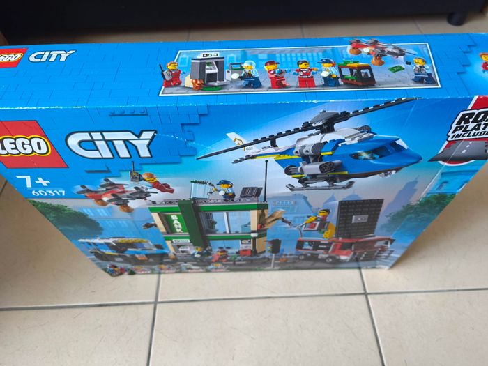 LEGO City 60317 : Police Chase at the Bank - photo numéro 6