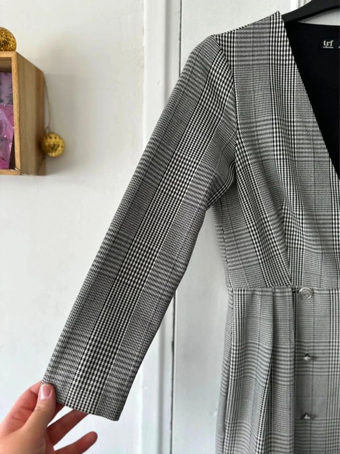 Robe courte manches longues à carreaux noir blanc taille S ZARA - photo numéro 3