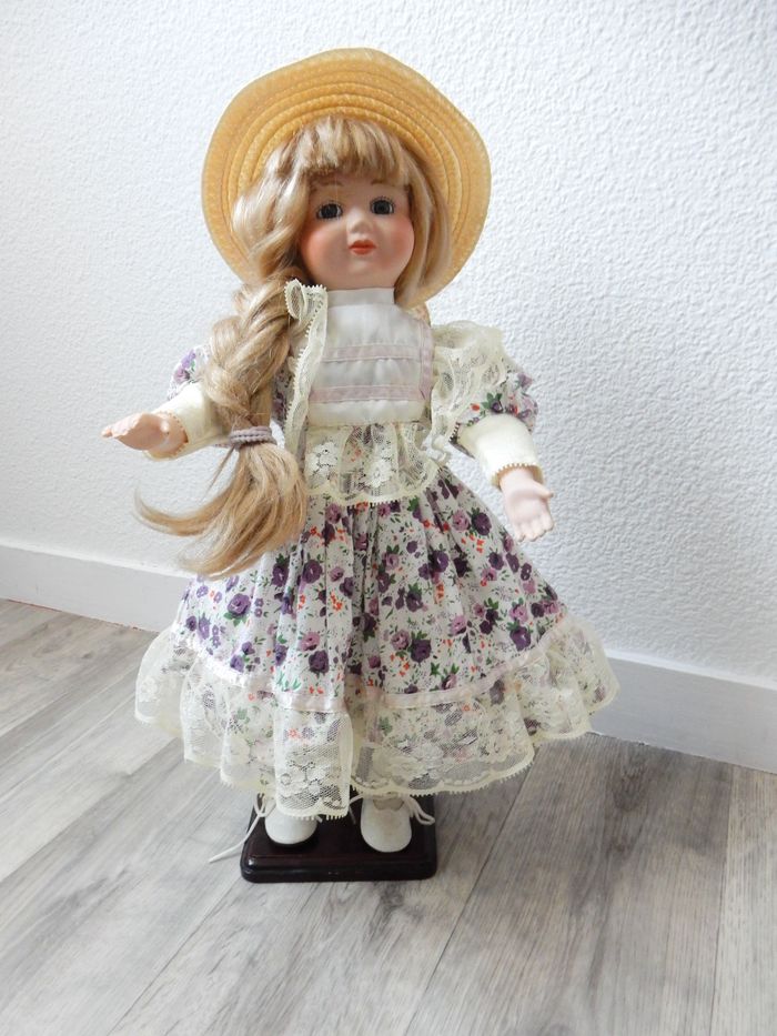 Poupée Porcelaine