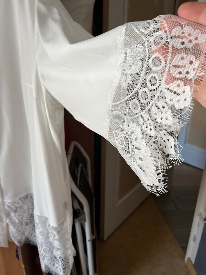Tunique très jolie  - blanche avec dentelle - photo numéro 4