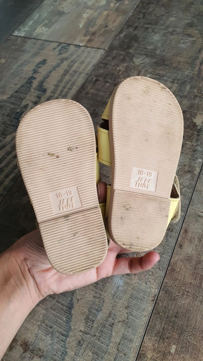 Très belle paire de chaussures h&m taille 18/19 en excellent état - photo numéro 5