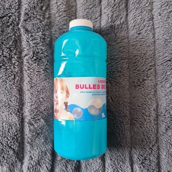 Un litre. 1 litre produit pour faire des bulles de savon. Hoplafete