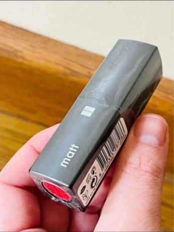 Sublime rouge à lèvre rouge mat neuf operculé hema vegan