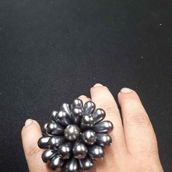 Bague perles longues gris