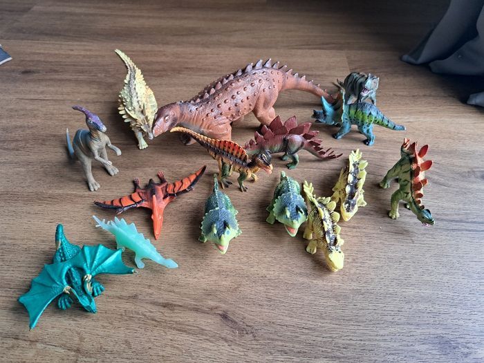 Lot dinosaure - photo numéro 1