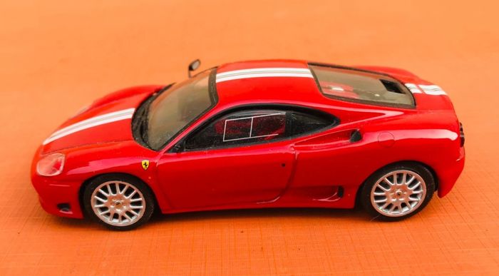 Voiture miniature Ferrari Challenge Stradale (2003) - photo numéro 6