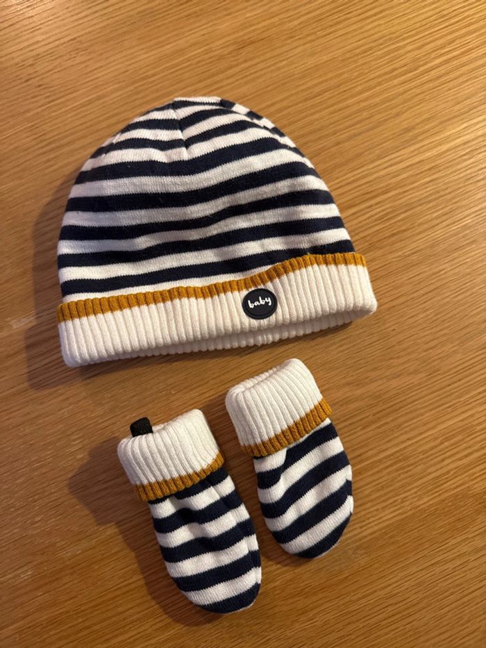 Neuf ensemble bonnet moufles Vertbaudet
