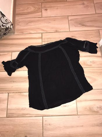 Haut noir taille M dénudé