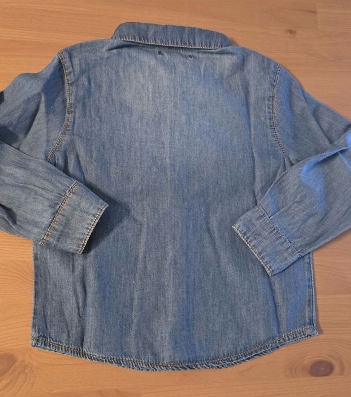 Neuve non portée  🏷 😍🤩 chemise en jeans 3 ans garçon 🤩😍💙 - photo numéro 2