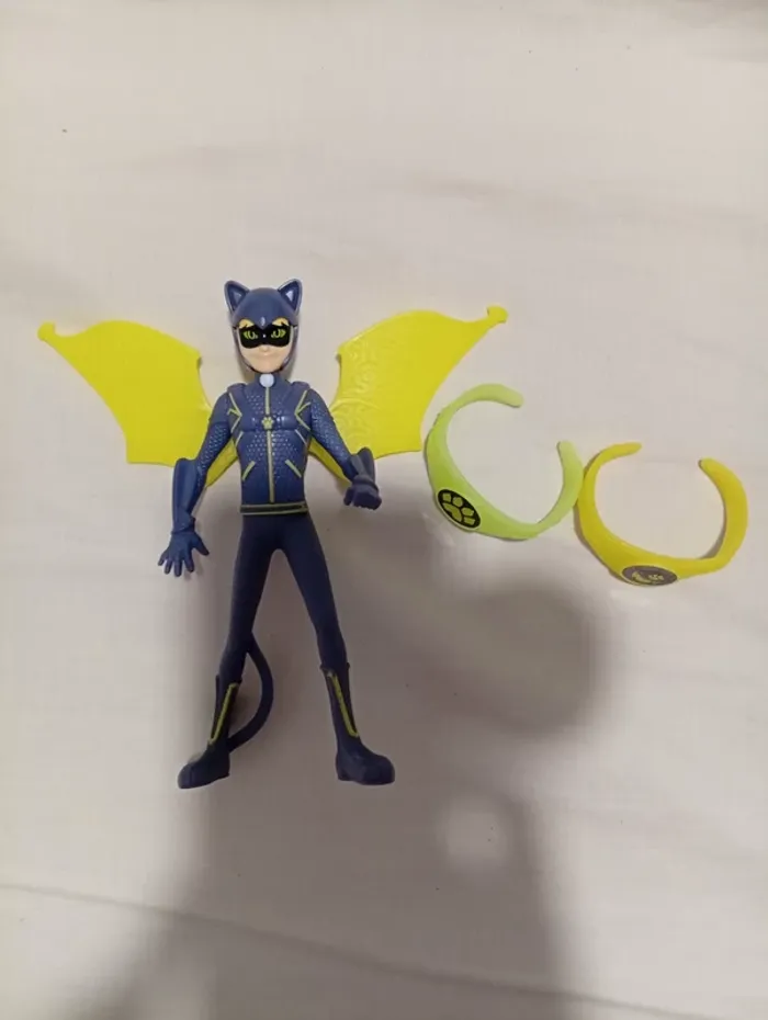 Figurine chat noir