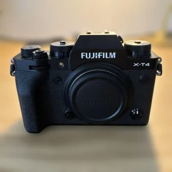 Boîtier Fujifilm X-T4 peu utilisé + accessoires, il date de janvier 2024