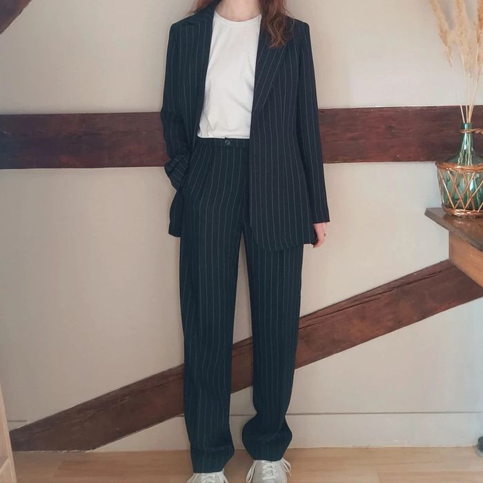 Ensemble tailleur blazer pantalon bleu marine rayures blanches - photo numéro 4