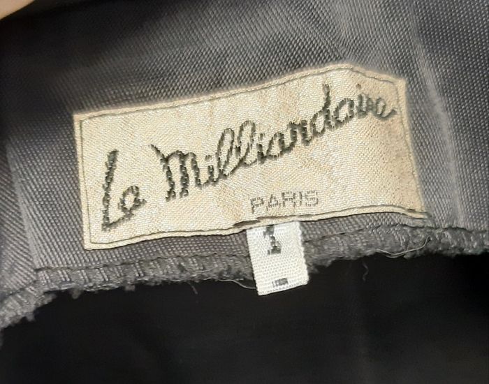 Magnifique veste cintrée La Milliardaire noire avec coutures et boutons dorés - photo numéro 12