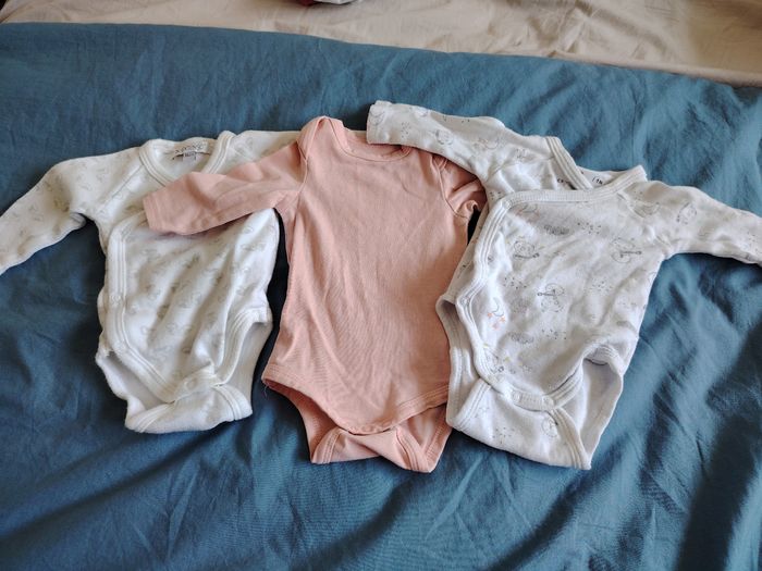 4 pyjamas et 6 bodies hiver - photo numéro 3