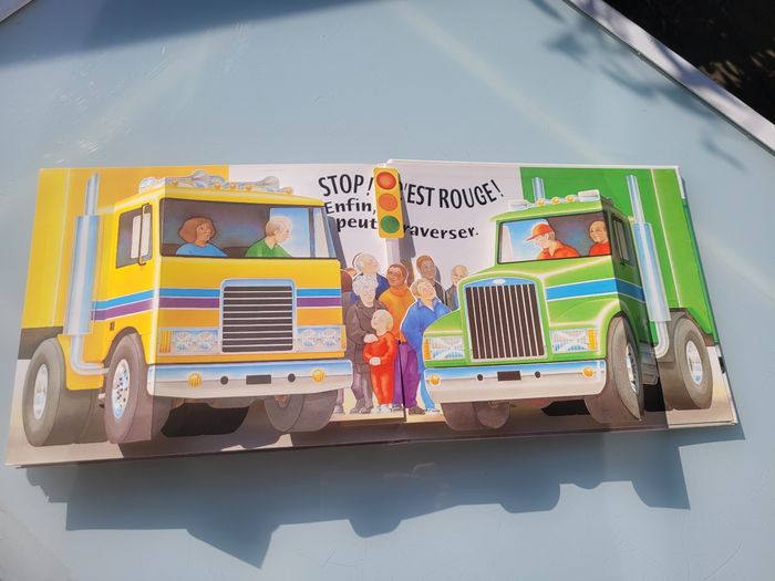 Superbe livre Pop-up Vrrroum! Mango jeunesse, À chaque page, un camion surgit! - photo numéro 9