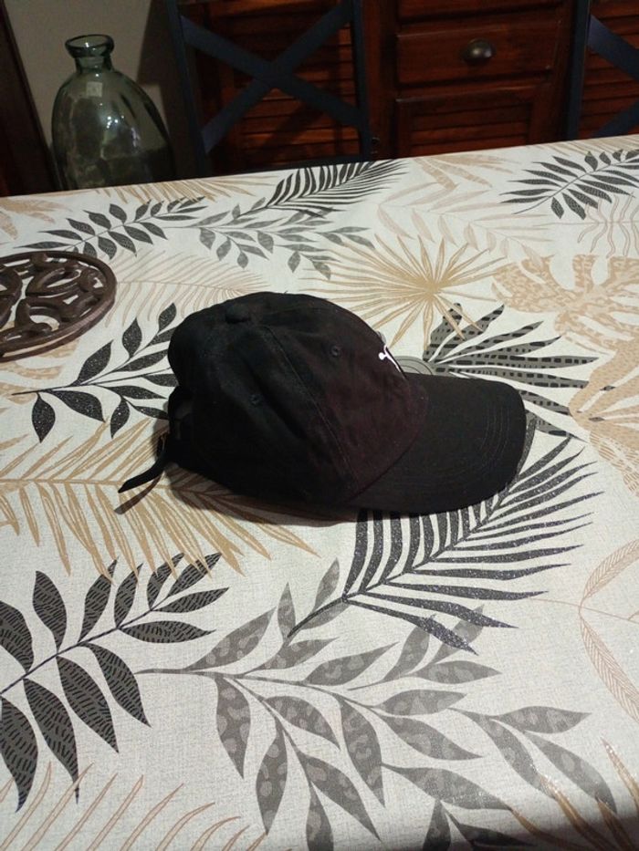 Casquette noire basket Shein - photo numéro 2