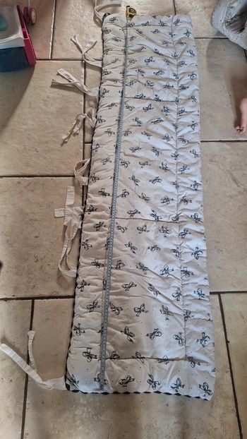 Tour de lit molletonné blanc motif noeuds