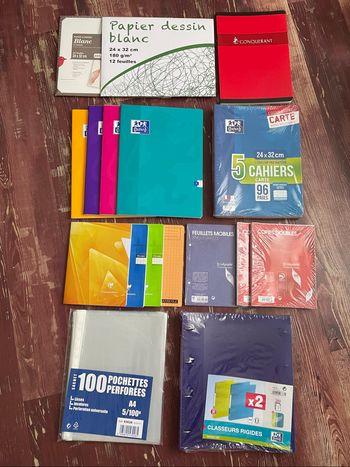 Lot de fournitures scolaires neuves