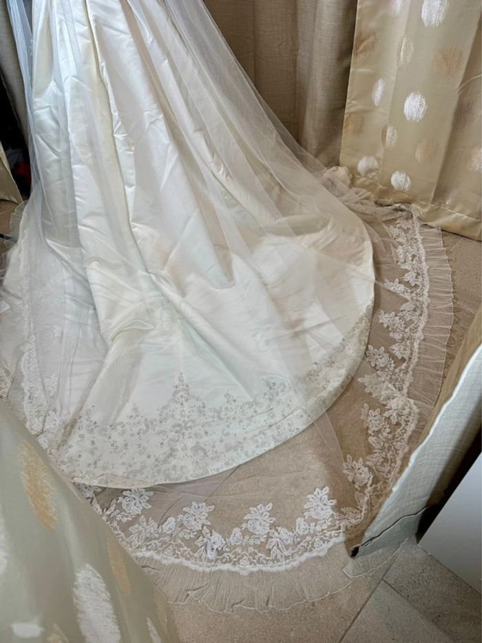 Robe de mariée neuve avec jupon gants et voile - photo numéro 15