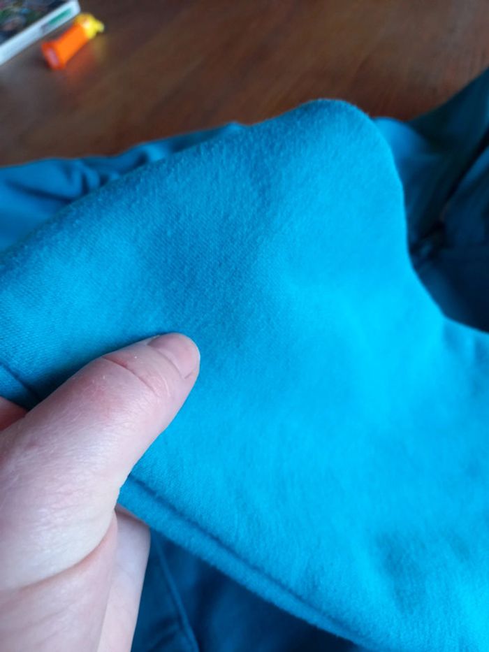Gilet/sweat à capuche A donner - photo numéro 5