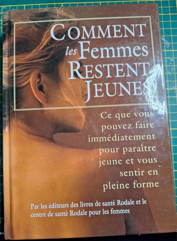 Livre "comment les femmes restent jeunes" en très bon état