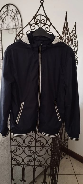 Parka, Coupe vent H&M avec poches et capuche amovible très bon état. Taille 14 ans