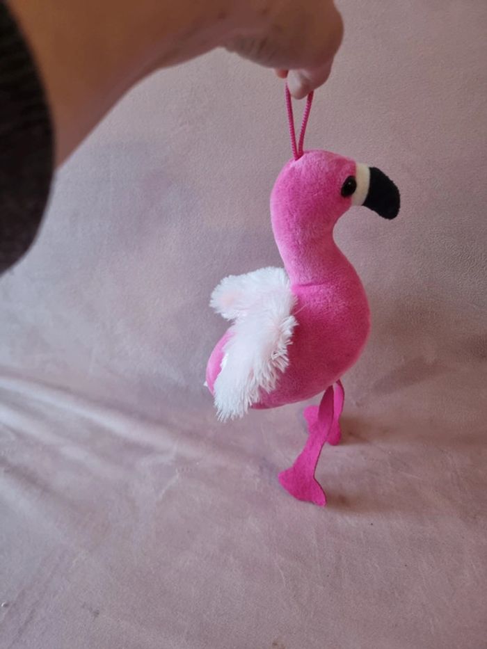 Doudou peluche flamant rose à suspendre - photo numéro 2