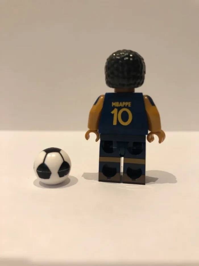 Figurine type lego Killian M’bappé en équipe de France . Footballeur - photo numéro 3